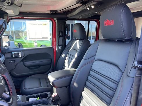 New 2024 Jeep Wrangler Unlimited Rubicon w/ Technology Group image 16