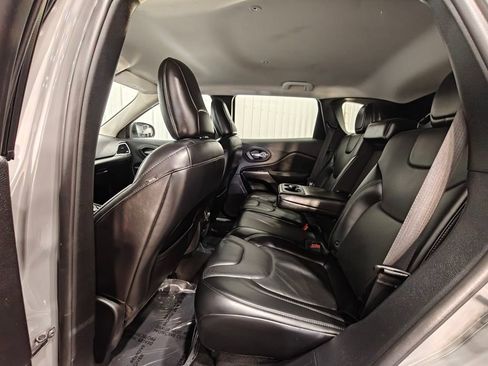 Used 2019 Jeep Cherokee Limited image 26