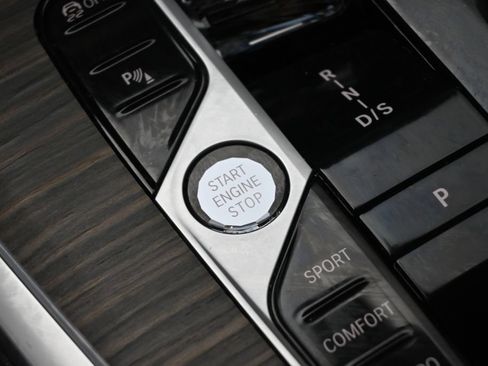 Used 2024 BMW X7 xDrive40i w/ Premium Package AWD/4WD image 18