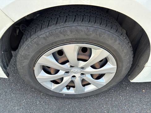 Used 2020 Toyota Corolla LE FWD image 17