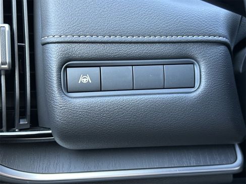 New 2026 Nissan Armada SV image 32