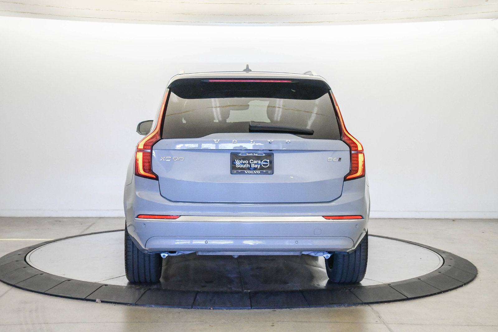 Certified 2026 Volvo XC90 B6 Plus AWD/4WD image 3