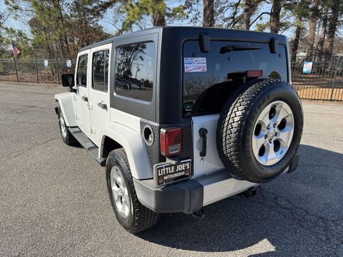 Used 2015 Jeep Wrangler Unlimited Sahara w/ Connectivity Group image 9