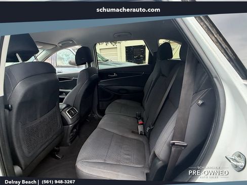 Used 2017 Kia Sorento LX FWD image 12