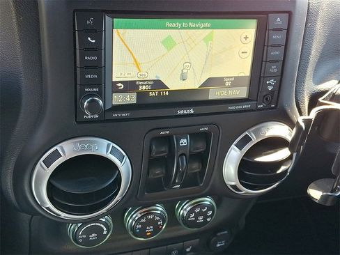 Used 2016 Jeep Wrangler Unlimited Rubicon image 15