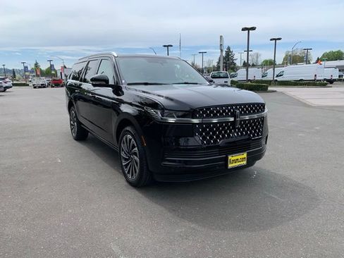 New 2026 Lincoln Navigator L Black Label AWD/4WD image 9