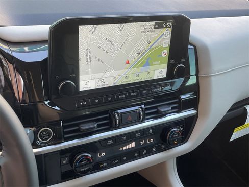 New 2025 Nissan Pathfinder SL image 18