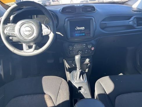 Used 2023 Jeep Renegade Latitude AWD/4WD image 8