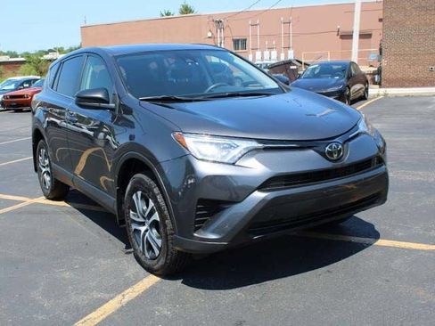 Used 2018 Toyota RAV4 LE w/ All Weather Liner Package AWD/4WD image 4