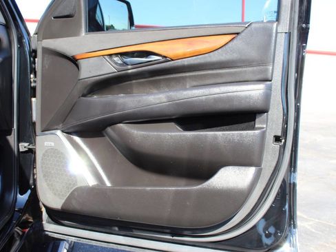 Used 2017 Cadillac Escalade Premium Luxury image 10