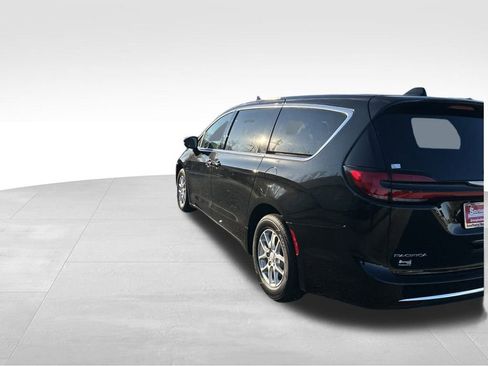 New 2026 Chrysler Pacifica Select image 4