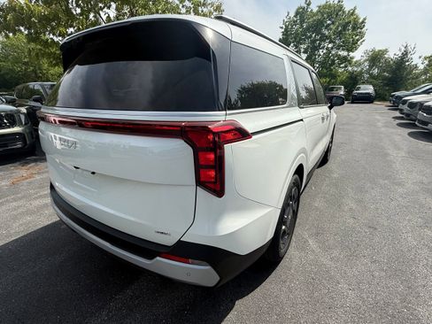 New 2025 Kia Carnival EX image 5