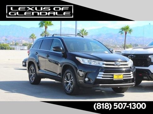 Used 2019 Toyota Highlander Plus FWD image 1