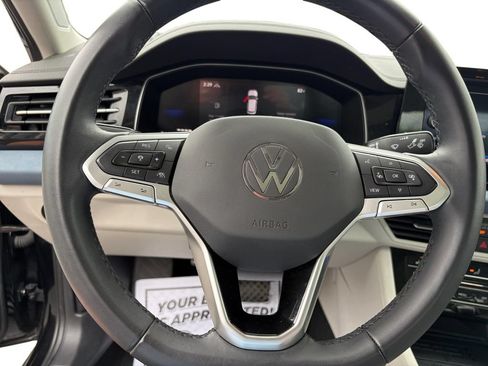 Certified 2025 Volkswagen Jetta SE w/ Sunroof Package FWD image 23