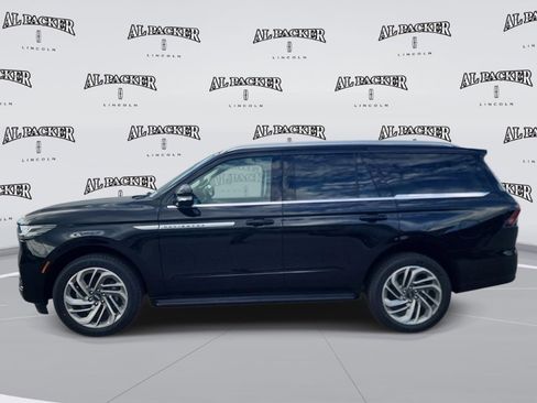 New 2026 Lincoln Navigator Premiere AWD/4WD image 2