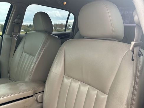 Used 2007 Lincoln Town Car Signature image 9