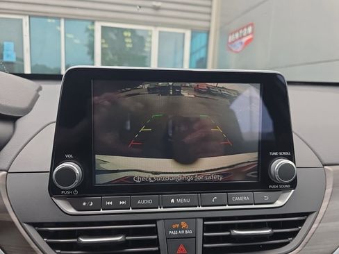 Used 2025 Nissan Altima 2.5 SV FWD image 20