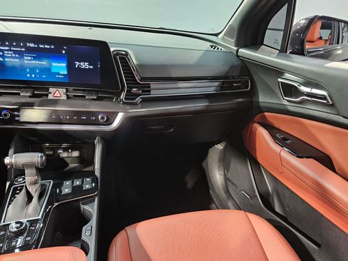 Used 2025 Kia Sportage SX image 11