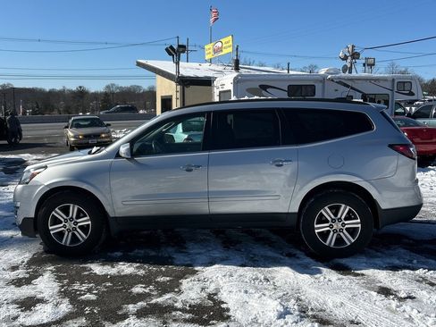 Used 2016 Chevrolet Traverse LT image 2
