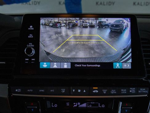 Used 2025 Honda Odyssey Sport-L image 6