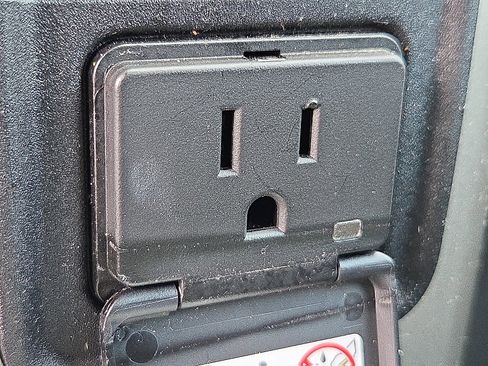 Used 2017 RAM 1500 Laramie w/ Convenience Group image 17