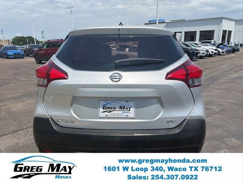 Used 2018 Nissan Kicks SV FWD image 4