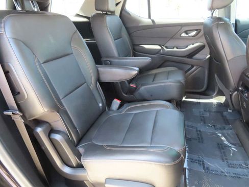 Used 2020 Chevrolet Traverse LT FWD image 15
