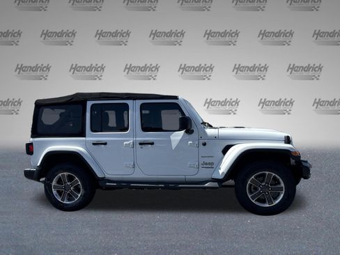 Used 2018 Jeep Wrangler Unlimited Sahara AWD/4WD image 10