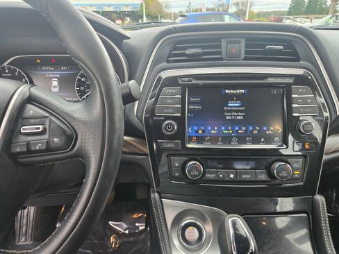 Used 2017 Nissan Maxima Platinum image 14