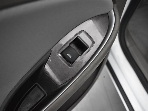 Used 2021 Chevrolet Malibu LS FWD image 10