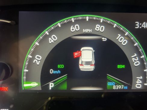 Used 2025 Toyota RAV4 XLE Premium FWD image 10