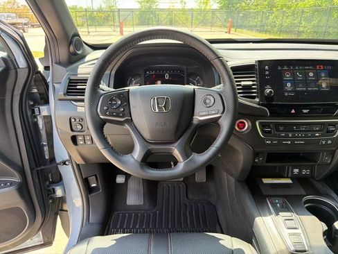 Used 2023 Honda Passport TrailSport image 16