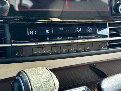 Used 2022 Toyota Sienna XLE image 28