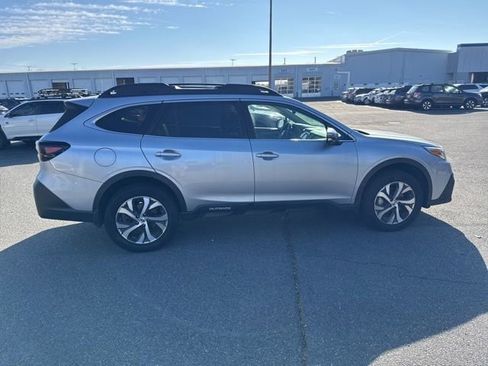 Certified 2022 Subaru Outback Limited image 8