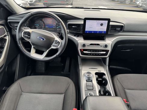 Used 2022 Ford Explorer XLT image 12