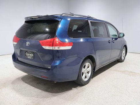 Used 2011 Toyota Sienna LE FWD image 2