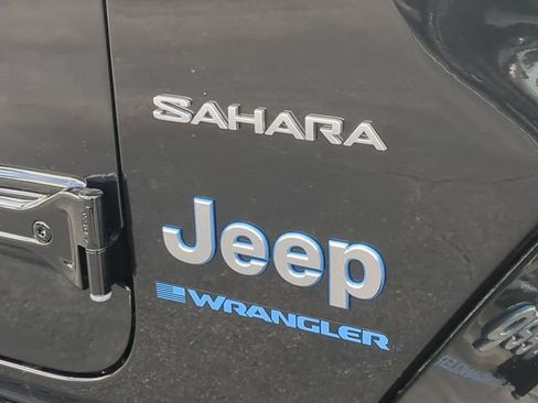 Used 2023 Jeep Wrangler Unlimited Sahara AWD/4WD image 13
