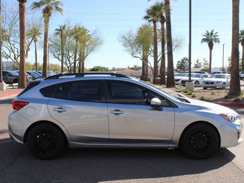 Used 2017 Subaru Impreza 2.0i Premium image 6