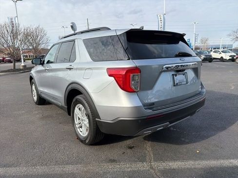 Used 2022 Ford Explorer XLT w/ Equipment Group 202A image 4