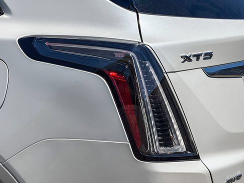 Used 2023 Cadillac XT5 Sportv w/ Technology Package AWD/4WD image 3