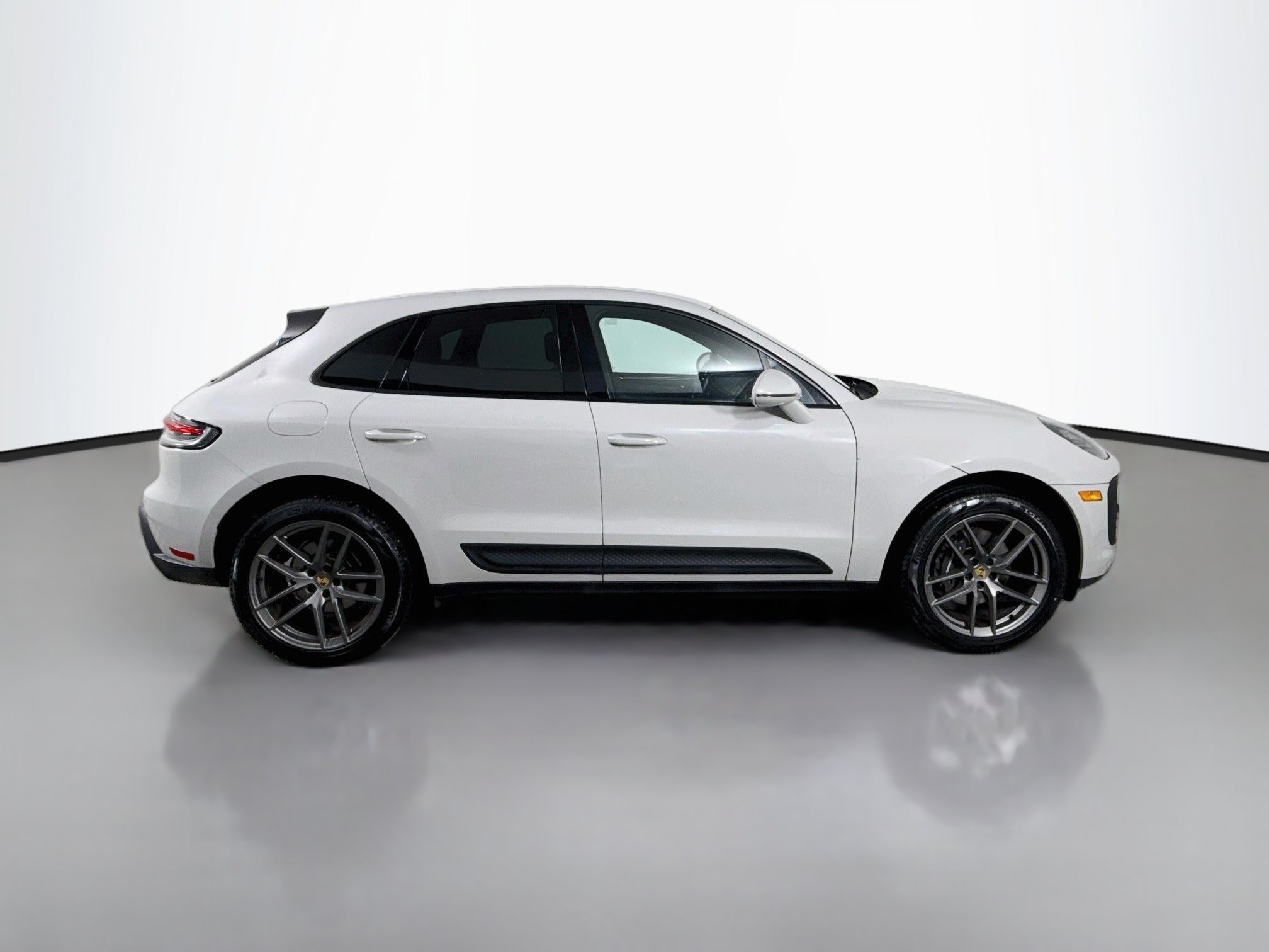 Certified 2023 Porsche Macan AWD/4WD image 8