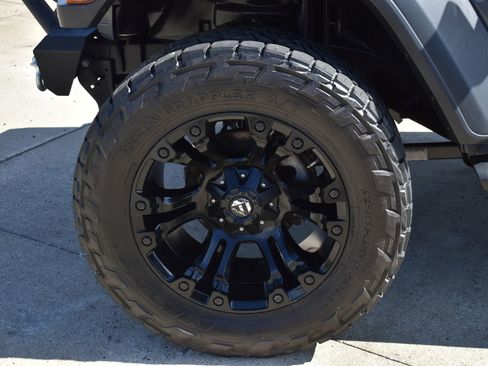 Used 2018 Jeep Wrangler Unlimited Sport image 11