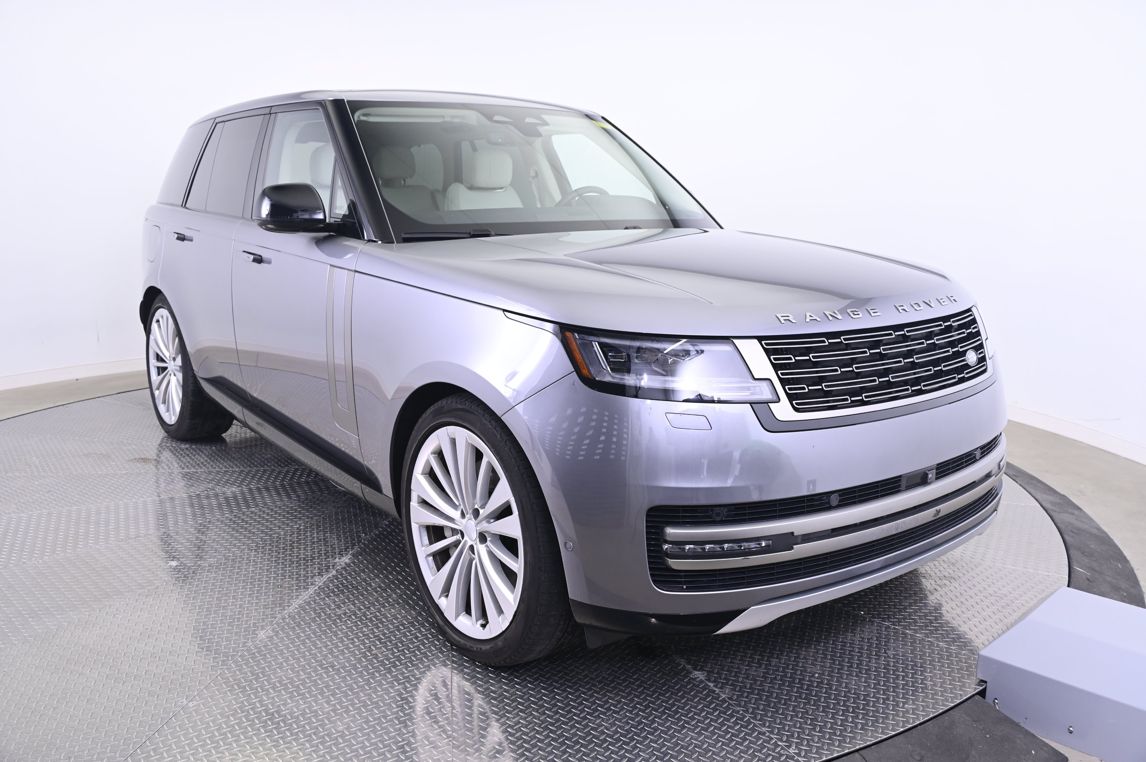 Used 2024 Land Rover Range Rover SE AWD/4WD image 9