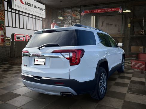 Used 2023 GMC Acadia SLT FWD image 3