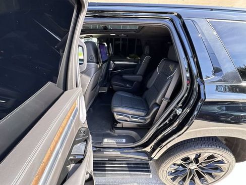 Certified 2026 Cadillac Escalade Platinum Sport w/ LPO, ONYX Package AWD/4WD image 31