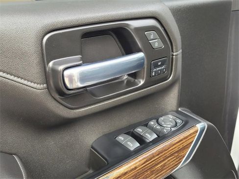 Used 2022 Chevrolet Silverado 2500 High Country w/ Z71 Off-Road Package image 16