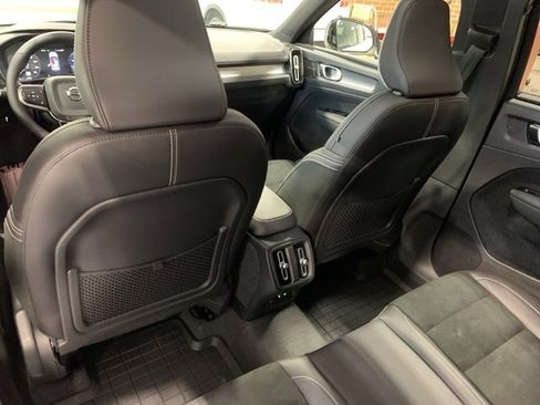 Used 2022 Volvo XC40 T5 R-Design w/ Climate Package image 37