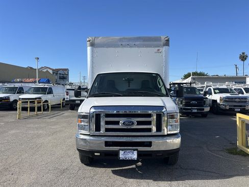 Used 2019 Ford E-450 and Econoline 450 Super Duty w/ Power Windows & Locks Group image 5