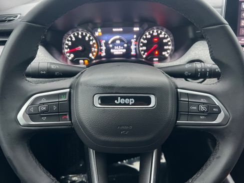 Used 2024 Jeep Compass Latitude image 25