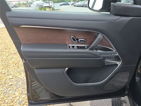 Used 2025 Land Rover Range Rover Autobiography AWD/4WD image 19